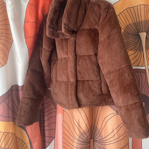 Abercrombie Faux Fur Mini Puffer Coat - Picture 3 of 16